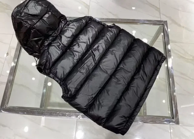 Moncler bormes down vest black